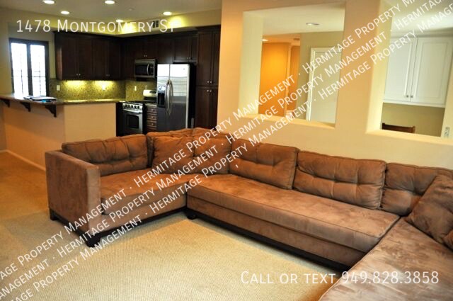 Building Photo - Rare 1 Bed / 1.5 Bath Model Home Condo