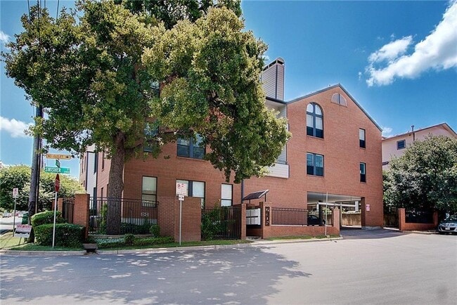 Building Photo - 2905 Swisher St