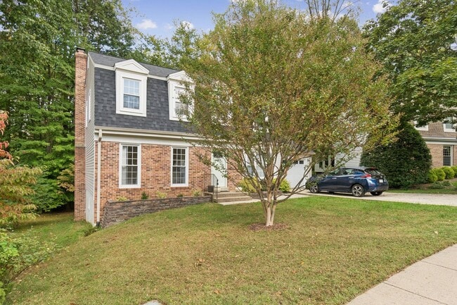 Building Photo - ocated in a sought-after community with to...