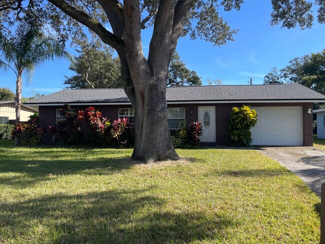 Foto del edificio - 3/2 Home in Winter Park Estates.