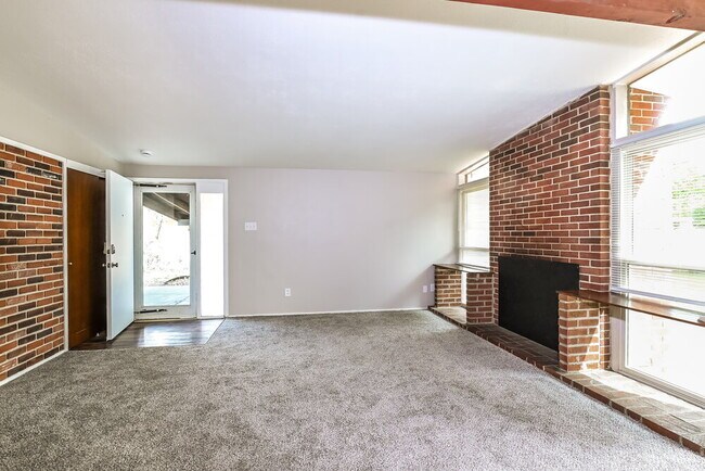 Foto del edificio - 790 Pebble Ln