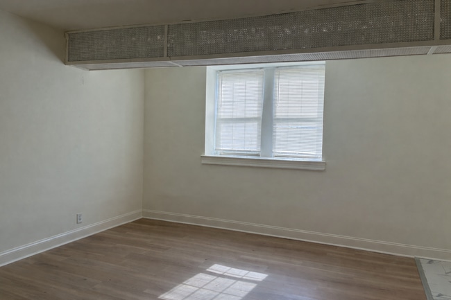 Building Photo - Marshal House Apartments - 007 1 Bed