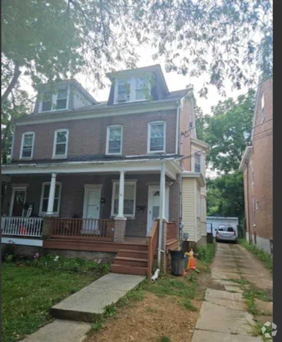 entrance of the unit (Left door)) - 36 Maple Ave