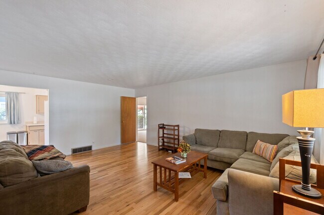 Foto del edificio - 1217 Springfield Dr