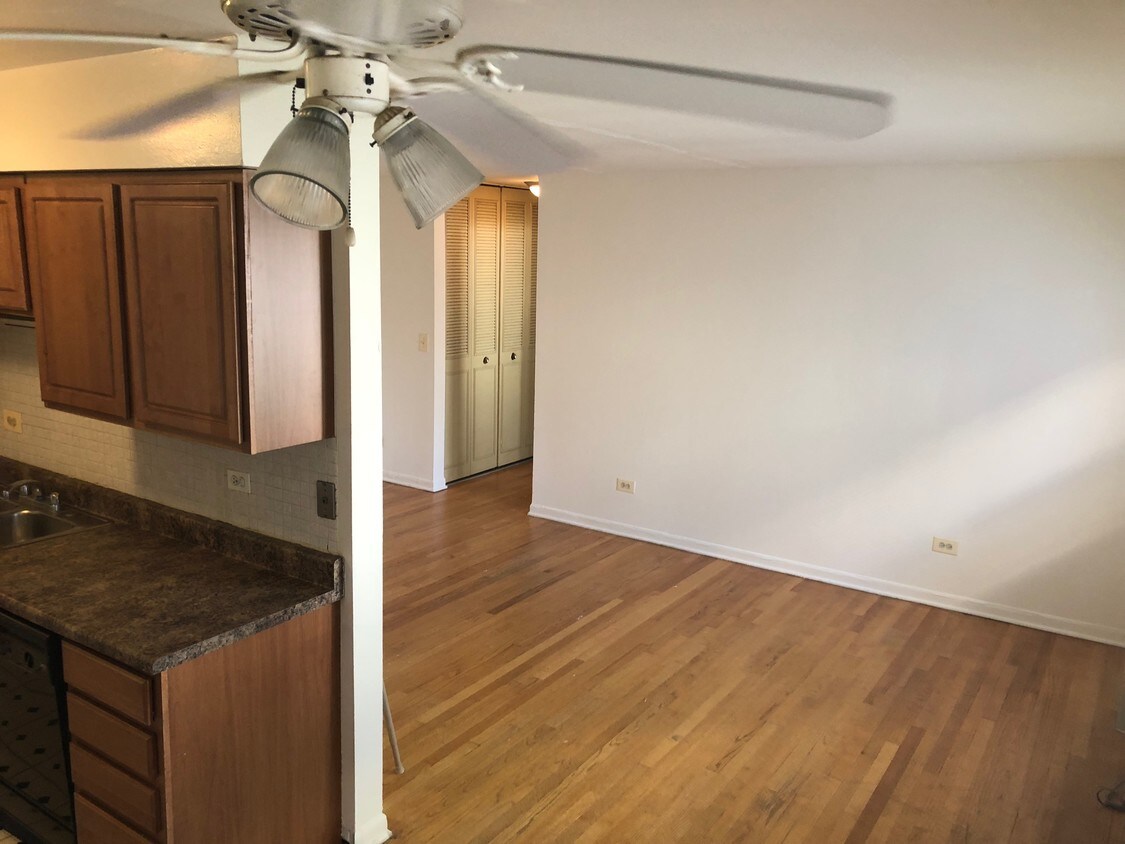 Foto principal - 3160 N Cambridge Ave