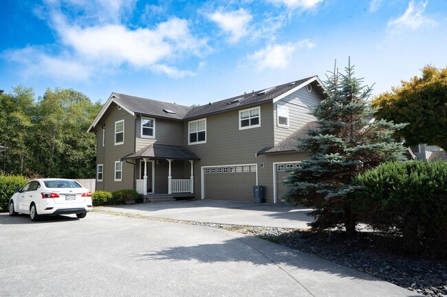 Building Photo - 2712 Meadow Creek Way