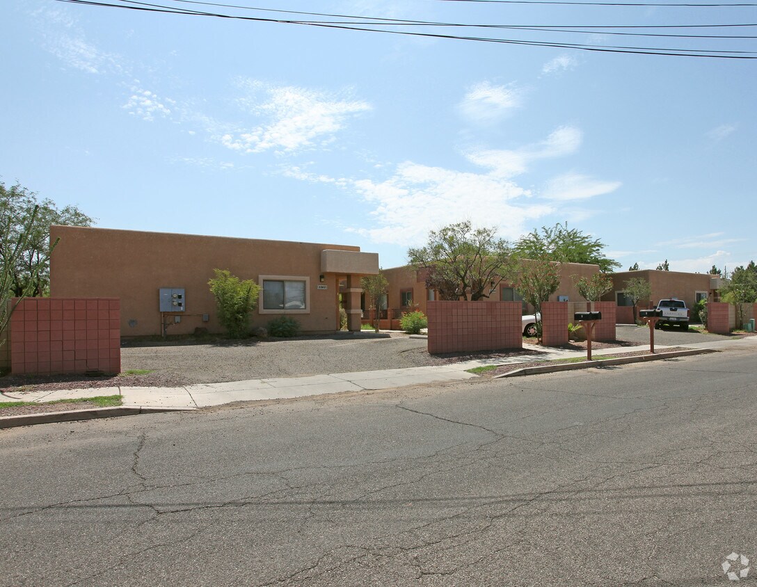 Foto principal - 3300-3302 N Los Altos Ave