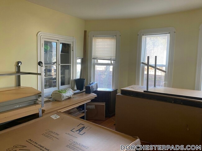 Building Photo - 52 Crescent Ave