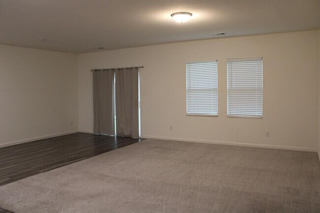 Building Photo - 748 Crestridge Dr