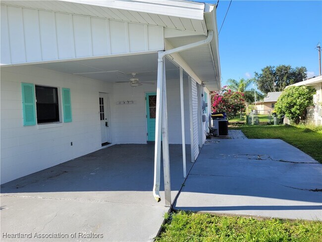 Foto del edificio - 1417 Kerry Dr