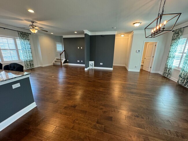 Foto del edificio - END UNIT 3 Bed | 2.5 Bath Townhouse in Mor...