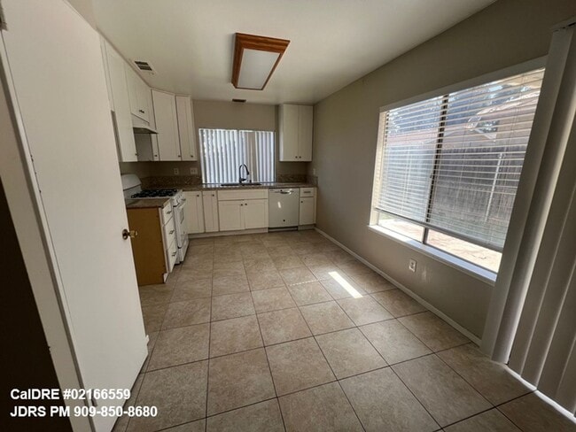 Building Photo - Riverside 4 Bedroom Home