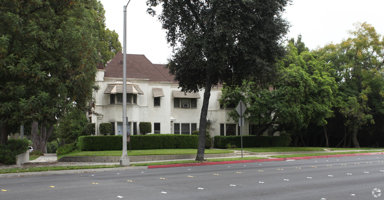 Building Photo - Orange Grove