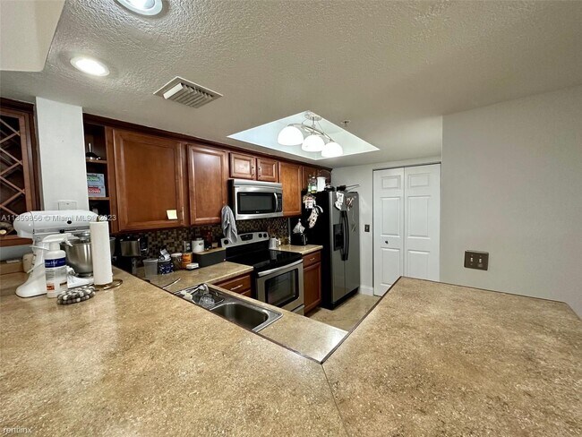 Building Photo - 2 br, 2 bath House - 5051 Wiles Rd Apt 306