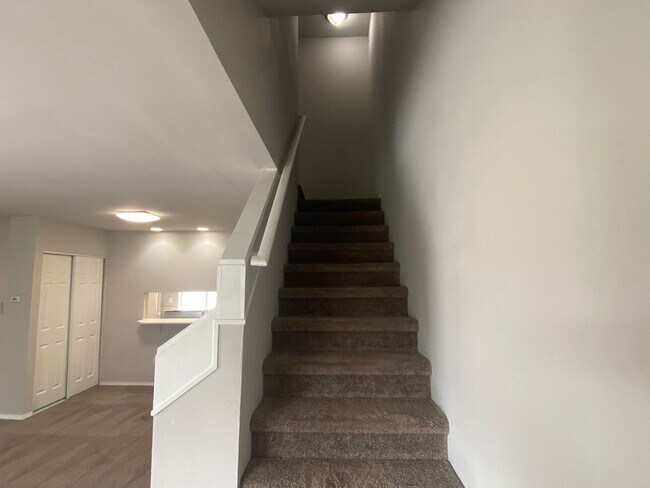 Foto del edificio - Large Monroe Duplex with Garage and fenced...