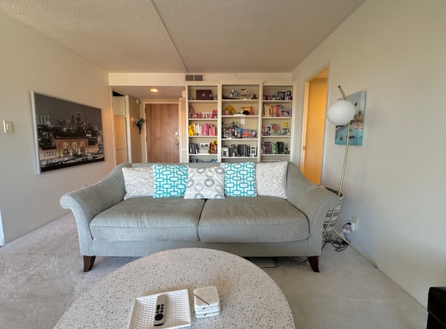 Foto del edificio - 4545 Wornall Rd