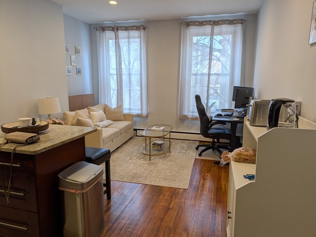 Building Photo - 15 University Rd