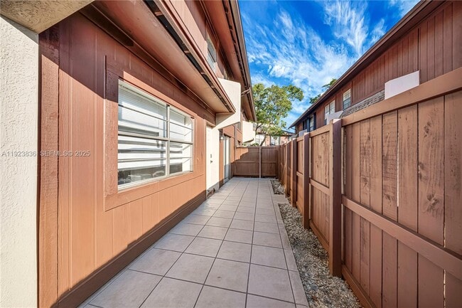 Foto del edificio - 6864 SW 114th Pl