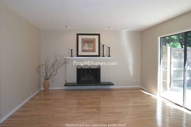 Building Photo - 3010 Royce Way