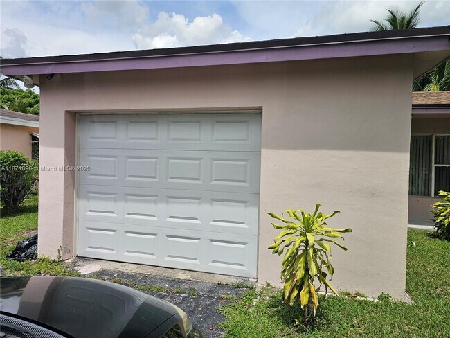 Foto del edificio - 3349 NW 32nd St