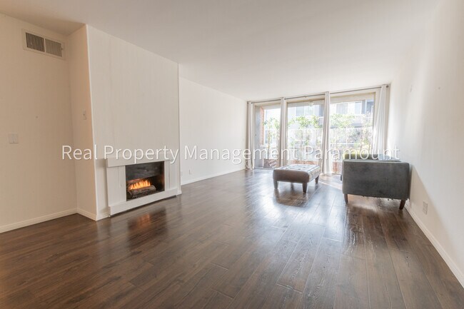 Building Photo - 1745 Camino Palmero St