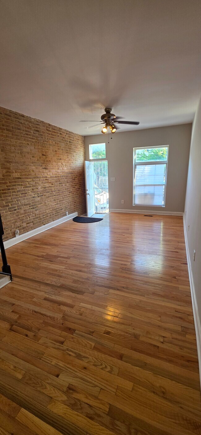 Foto del edificio - 2415 Jefferson St