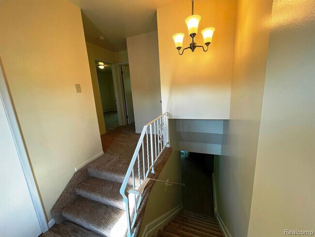 Building Photo - 192 Summit View Ct