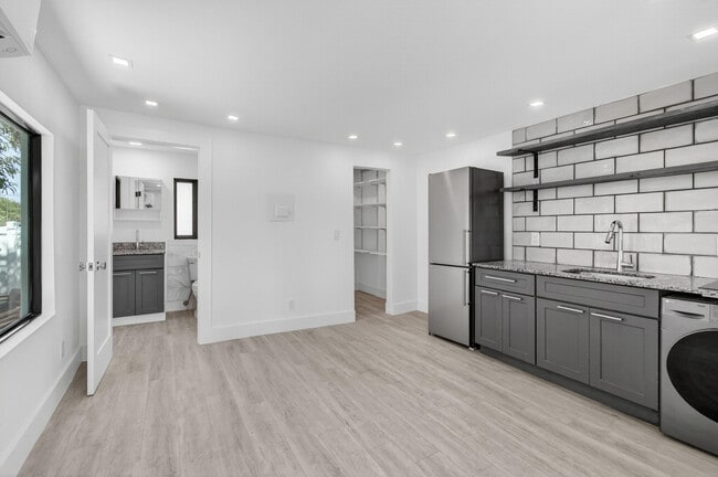 Building Photo - 515 NW 1st St