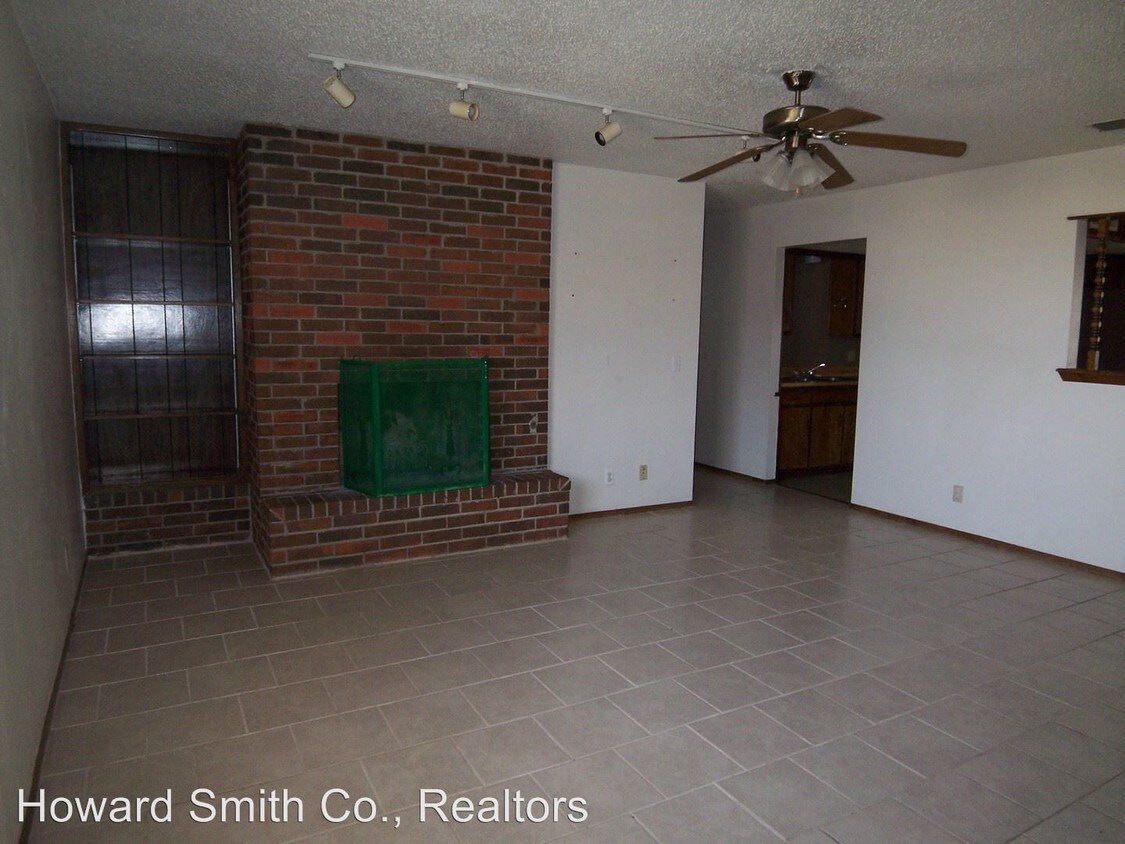 Building Photo - 2803 Lawton Dr