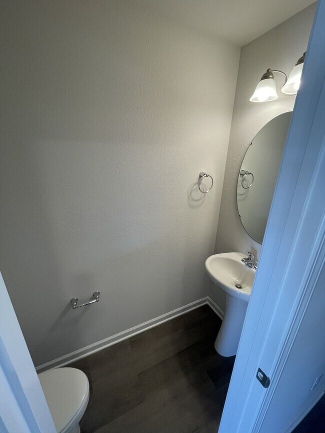 Foto del edificio - 2 Bedroom 2.5 Bathroom Townhome!