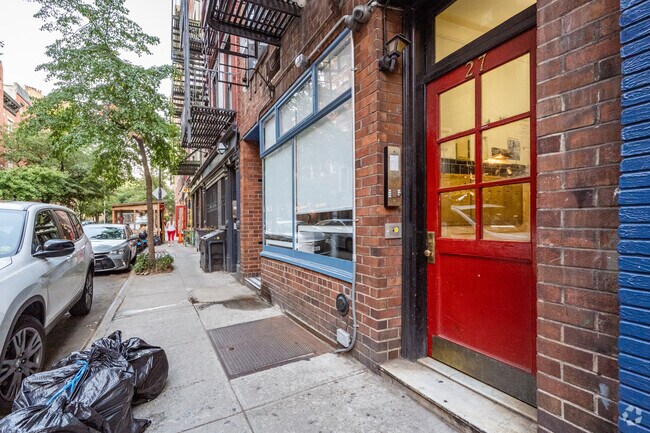 Building Photo - 27 Bedford St