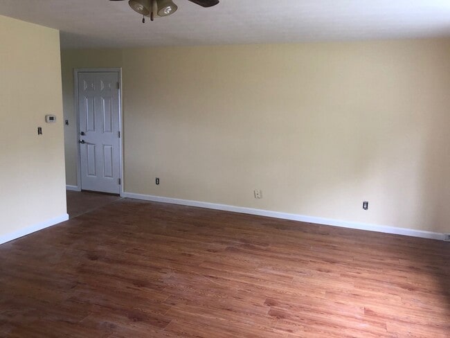 Building Photo - 1207 Maplepark Dr