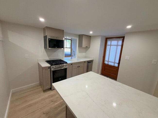 Building Photo - 261 Mount Auburn St