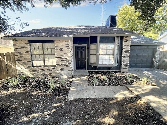 Photo - 5518 Creek Valley Dr House