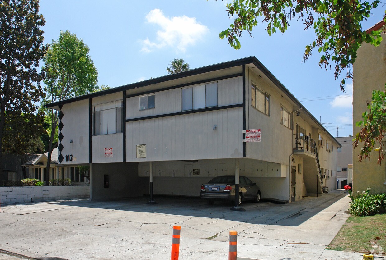 Foto del edificio - 813 Westmount Dr