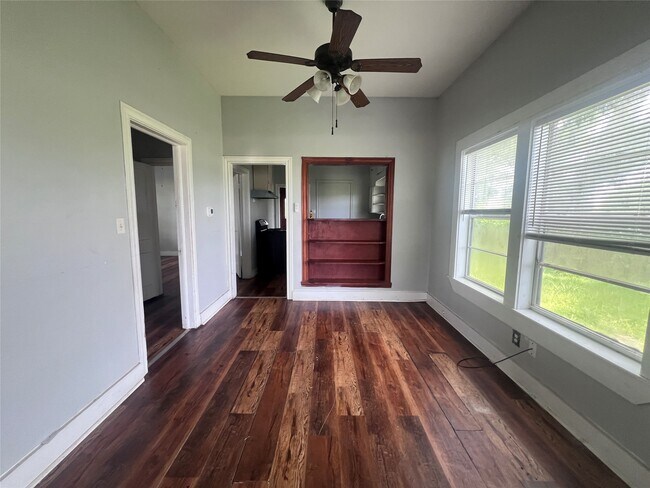 Foto del edificio - 709 Harrison Ln