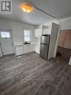 Building Photo - 103 Shuter St