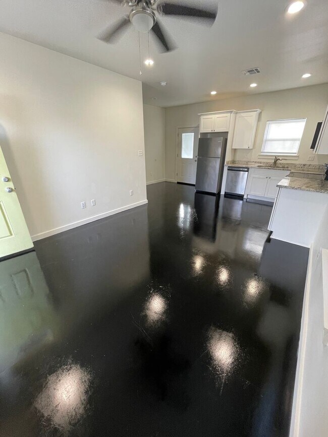 Foto del edificio - 509 W Burton St