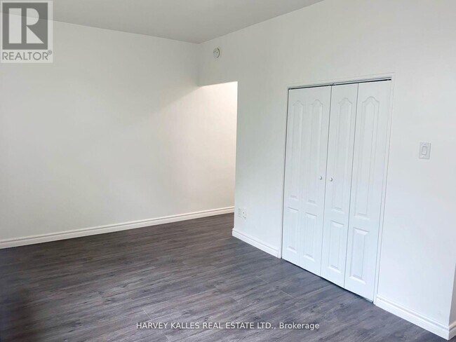 Photo du bâtiment - 1582 Bathurst St