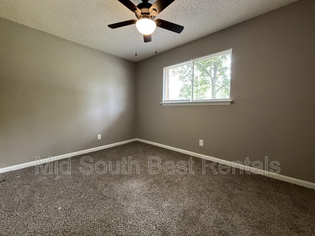 Building Photo - 220 Sunnymeade Dr