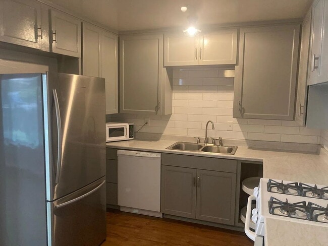 Photo - Charming 2 Bed / 1 Bath Back House – Utilities Included