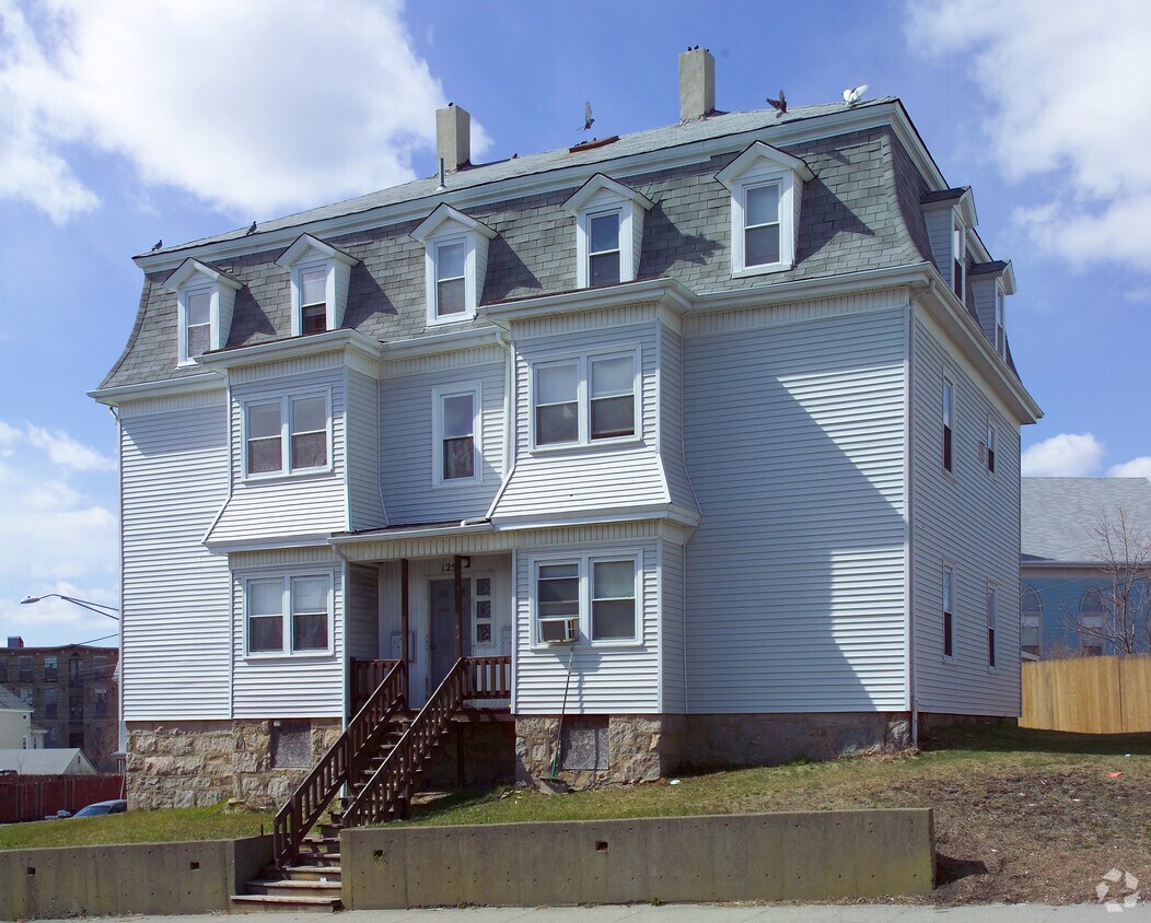 Building Photo - 1253 S Main St