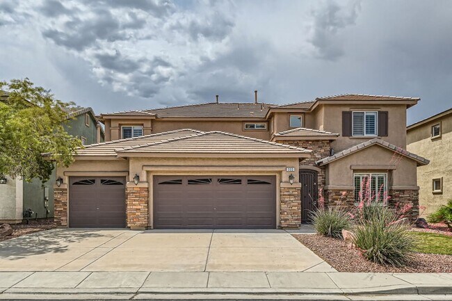 Building Photo - Gorgeous 5 bd, 3 1/2 bath, 3 car in gated community with strip and mountain views!