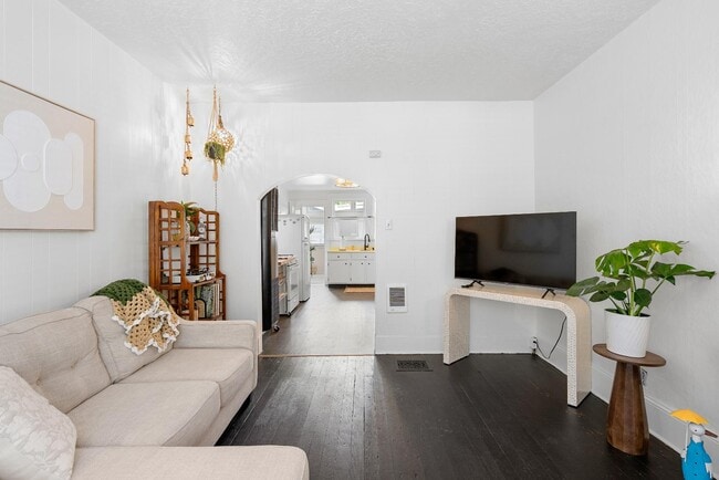 Building Photo - 832 SE 29th Ave