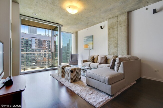 Building Photo - 600 N Fairbanks Ct