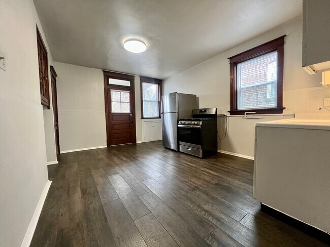 Foto del edificio - 4226 Dewey Ave