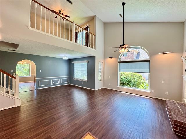 Foto del edificio - 5922 Hillside Ln
