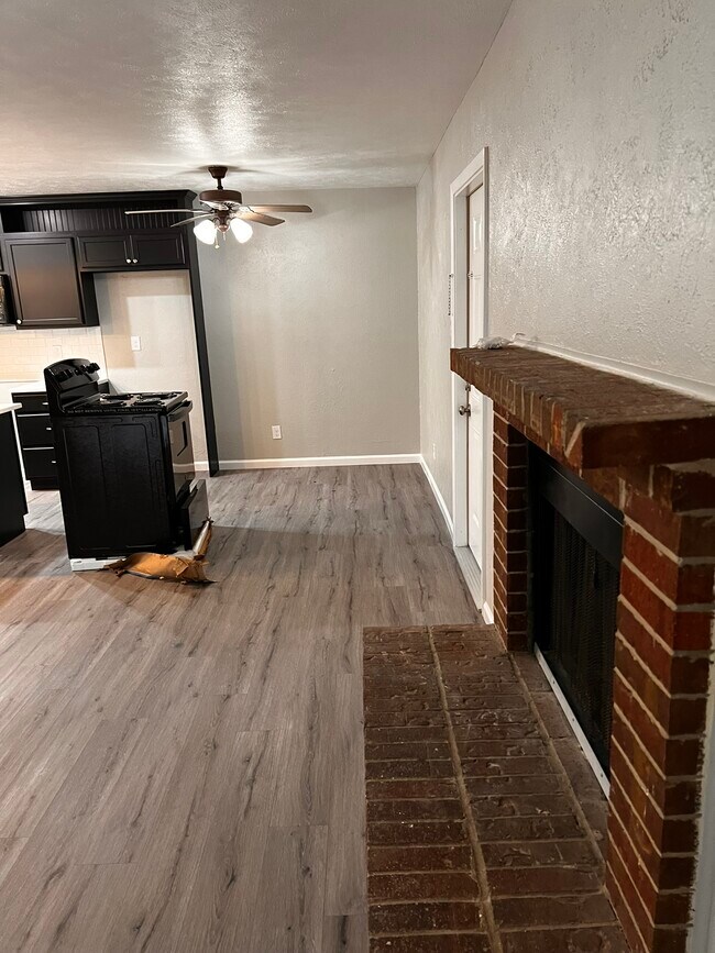 Sala de estar/Comedor - 537 Bluebird Ln