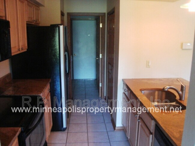 Foto del edificio - 14345 Bedford Dr