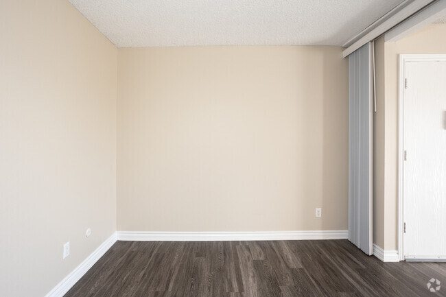 Studio, 1BA - 500SF - Bedroom with Divider - Birchwood Village Apartment Homes